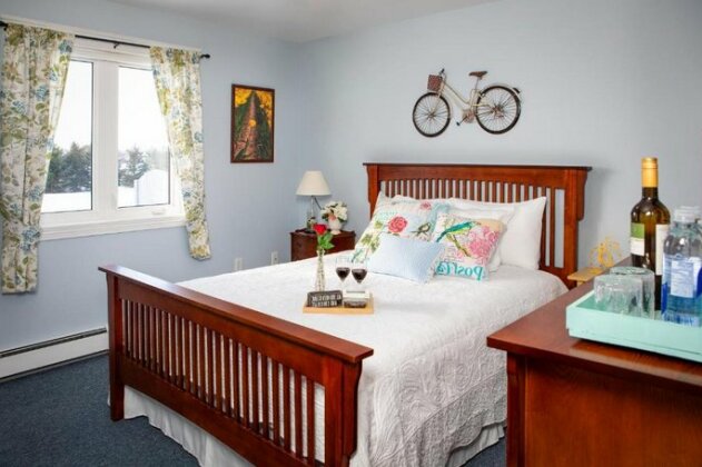 Baker Shore Bed and Breakfast - Photo2