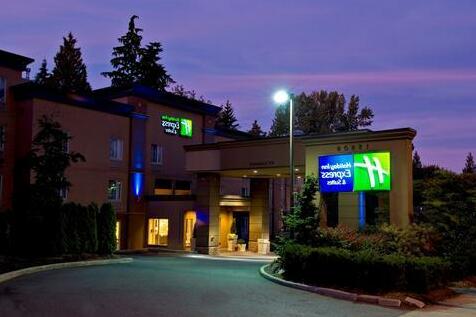 Holiday Inn Express Hotel and Suites Surrey - Photo3