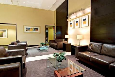 Holiday Inn Express Hotel and Suites Surrey - Photo4