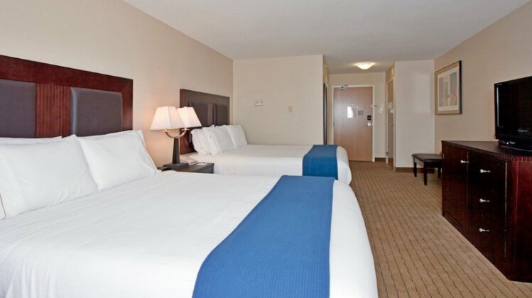 Holiday Inn Express Hotel & Suites Swift Current - Photo4