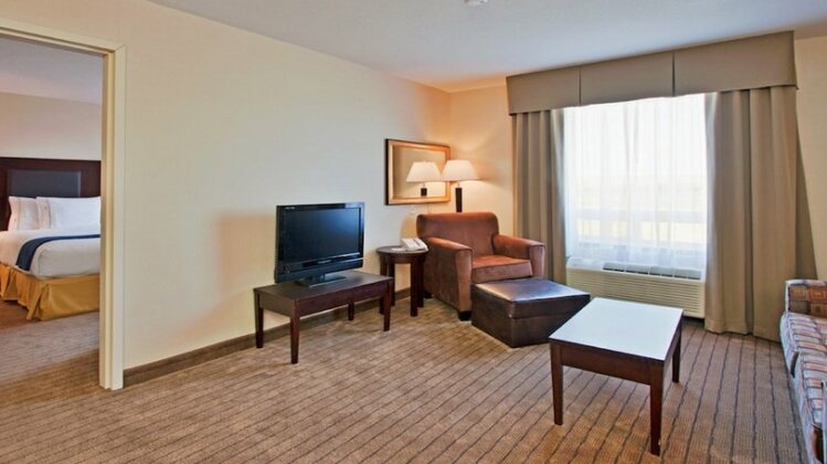 Holiday Inn Express Hotel & Suites Swift Current - Photo5
