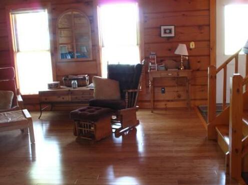 Log Home Bed & Breakfast - Photo5