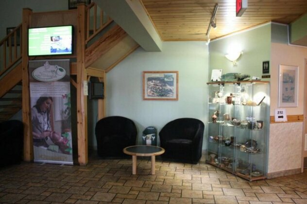 Cedar Meadows Resort & Spa - Photo5