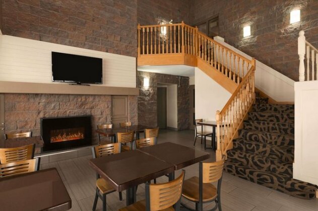 Super 8 by Wyndham Timmins ON - Photo3