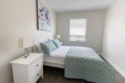 3 Bedroom Family & Business Stay Home In Toronto