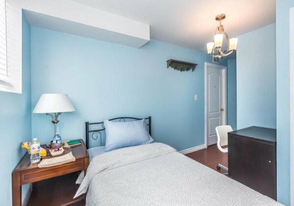 Affordable Guest Home at York U - Photo4
