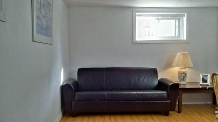 Beautiful Detached Clean and Spacious 6 Bedroom House - Toronto - Photo4