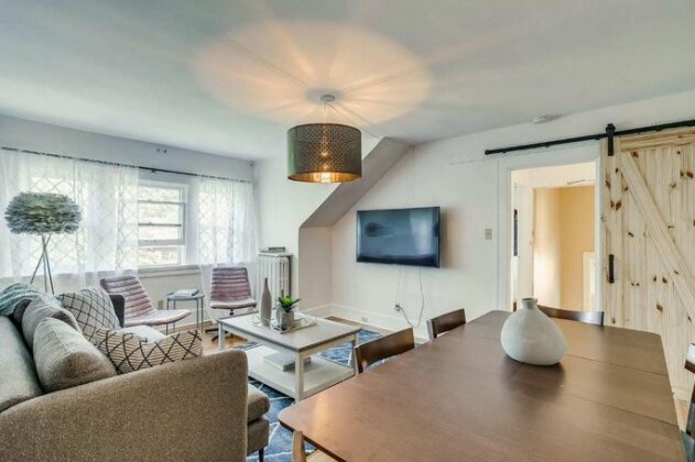 Beautifully Decorated Modern 2 Bedroom Apartment Casa Loma - Photo4