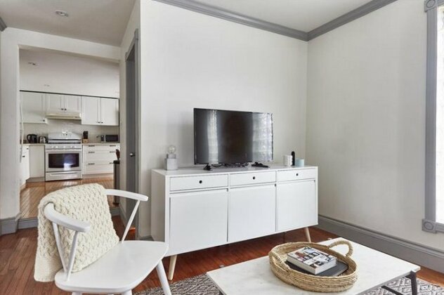 Charming 3BR in West Queen West by Sonder - Photo4
