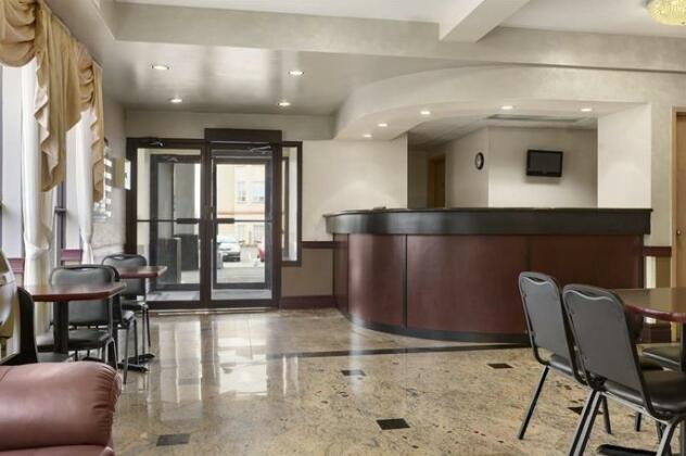 Days Inn by Wyndham Toronto East Lakeview - Photo2