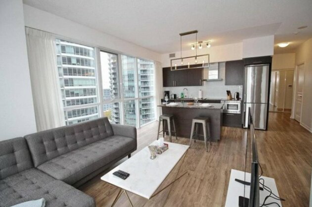 Executive 2 Bedroom condo across CN Tower - Photo2