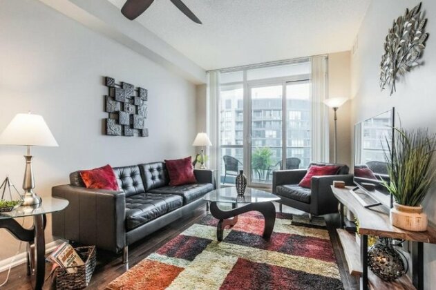 Gorgeous Downtown Oasis with Lake Views & Parking - Photo2