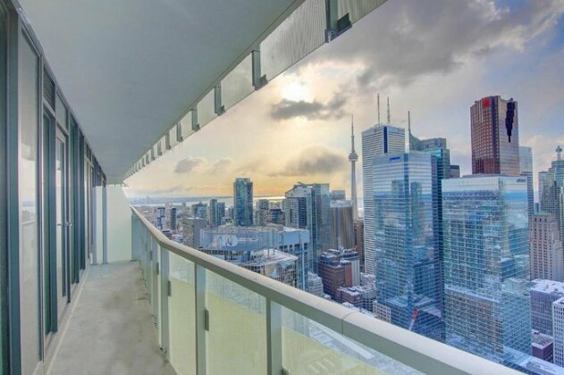 High-rise Million-Dollar View DT Toronto Condo - Photo2