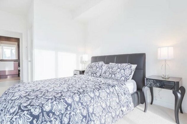 HydeWest 151 - Photo2