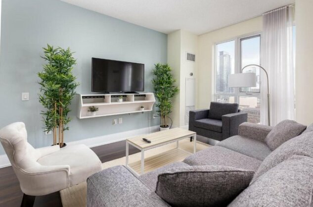 Large 3 Bed Room 2 Bath Condo by CN Tower - Photo2