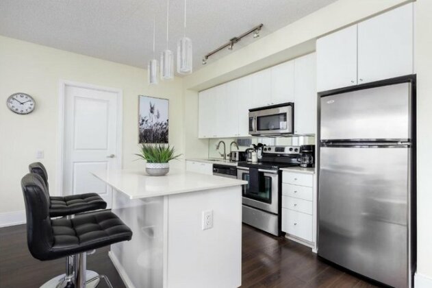 Large 3 Bed Room 2 Bath Condo by CN Tower - Photo3