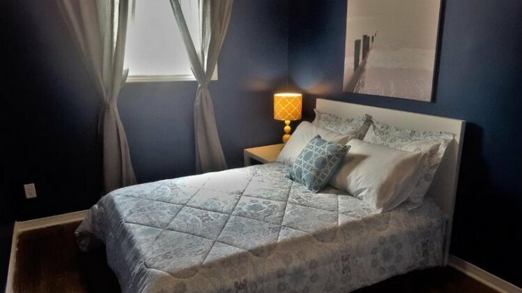 Lavish Suites - Four Bedroom Guest House - North York - Photo5