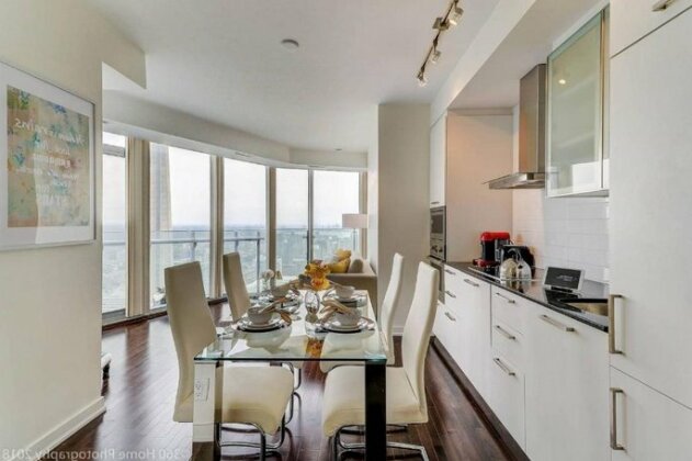 LUX Penthouse 2BR Suite in the heart of Toronto - Photo3