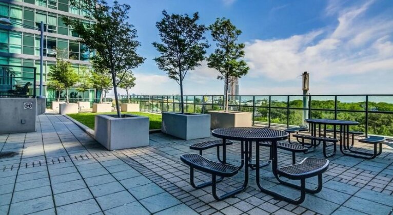 Luxury Executive Downtown Waterfront 3 Bed Unit with Pool Gym Parking