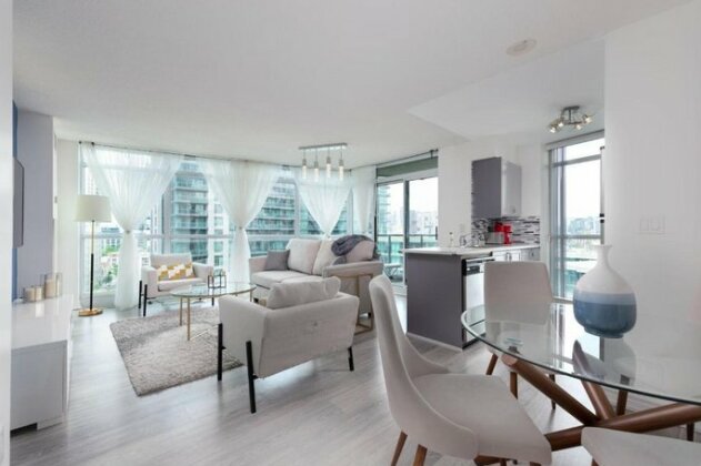 Luxury Executive Downtown Waterfront 3 Bed Unit with Pool Gym Parking - Photo2