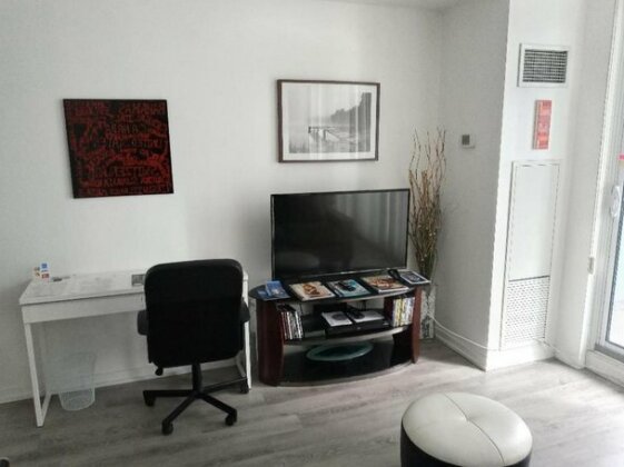 Luxury Furnished Corporate Suite in Downtown Toronto - Photo3