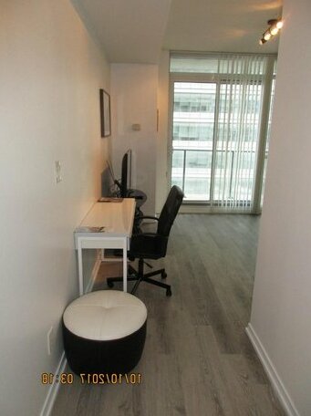 Luxury Furnished Corporate Suite in Downtown Toronto - Photo4