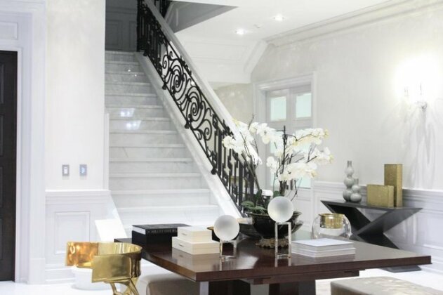 Luxury home In The Bridle Path - Photo3