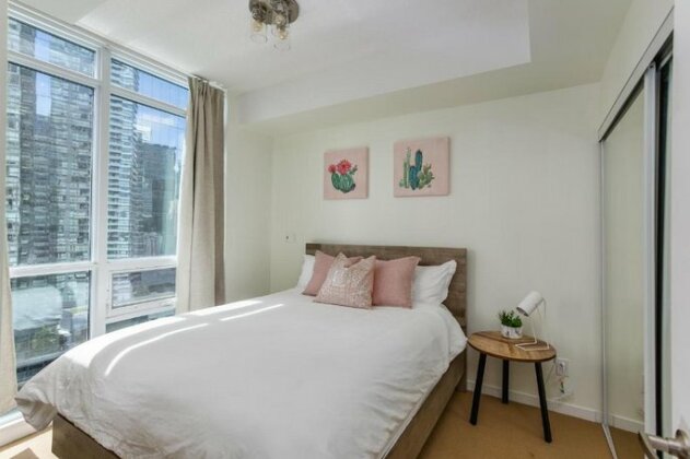 Mary-am Suites - Maple Leaf Square - Furnished Apartments