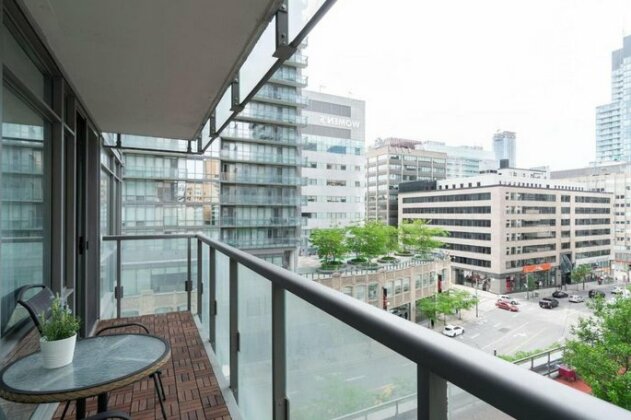 Modern Central Condo in Financial/Discovery District