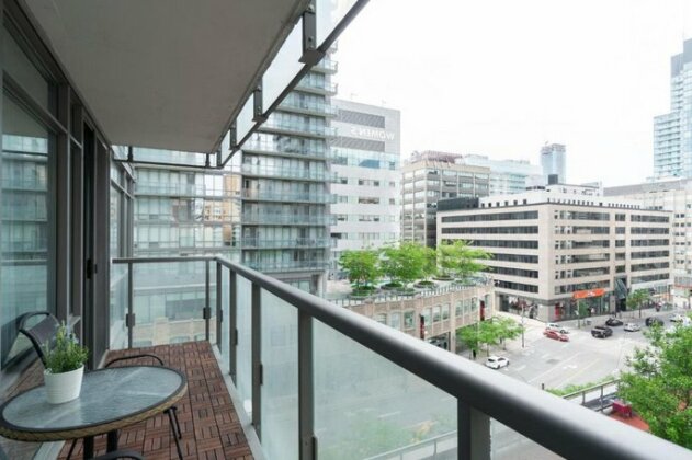 Modern Central Condo in Financial/Discovery District - Photo5