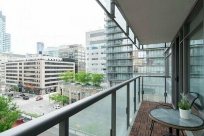Modern Central Condo in Financial/Discovery District