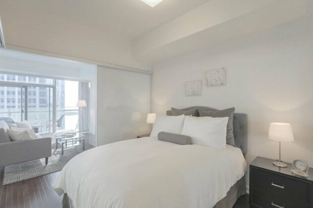 Noel Suites - York and Simcoe St - Photo2