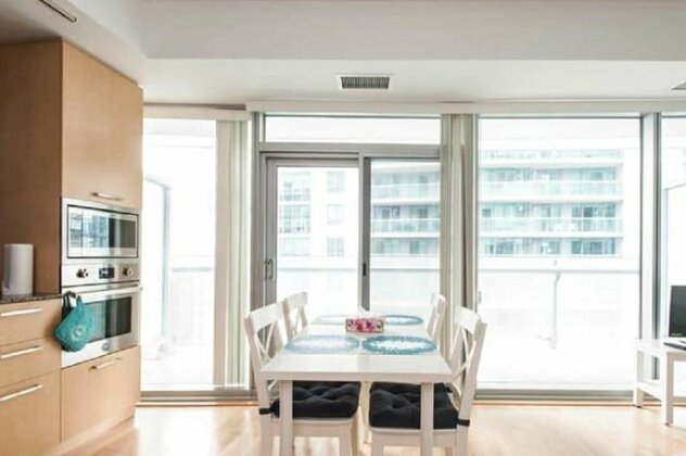 Perfectly Located Condo with CN Tower View - Photo2