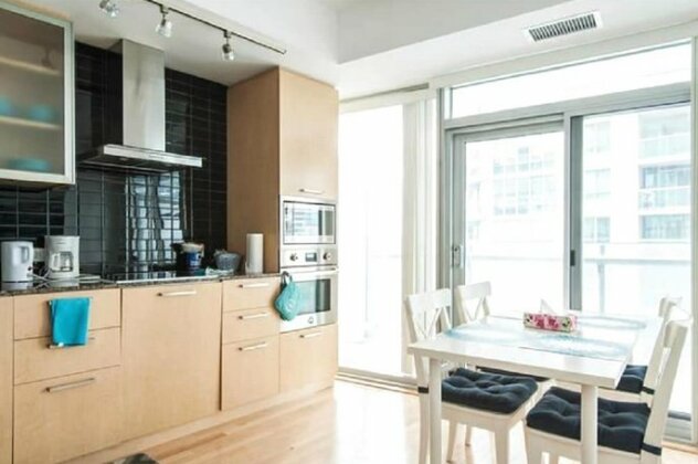 Perfectly Located Condo with CN Tower View - Photo4