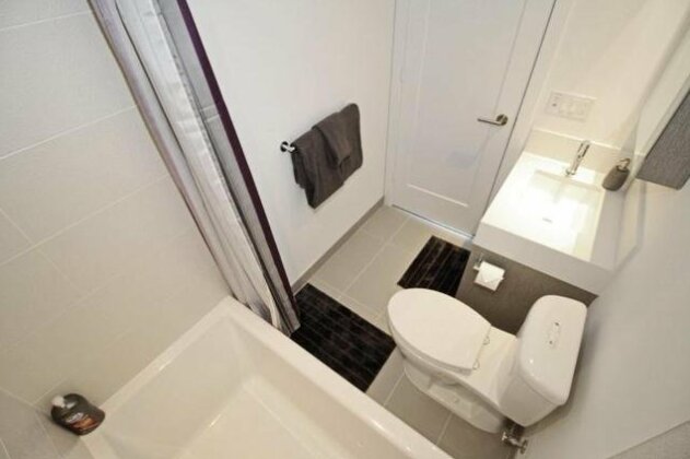 Presidential 2+1BR Condo Entertainment District Downtown w/ CN Tower View Balcony Pool & Hot Tu - Photo3