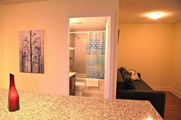 Red Maple Suites - Blue Jays Way - Photo5
