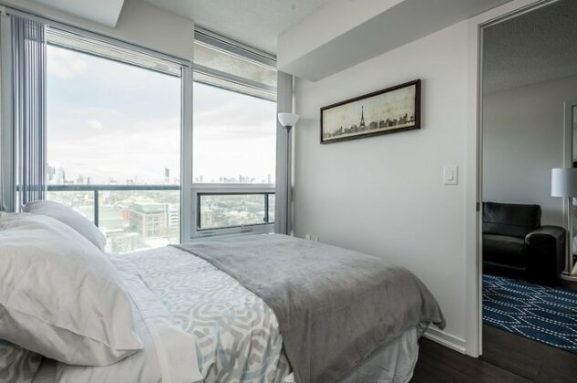 Soho 2 Bed 2 Bath CN Tower View - Photo4