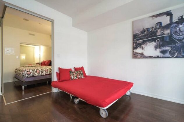 Stylish & Central Condo 1 min from Union Station - Photo3