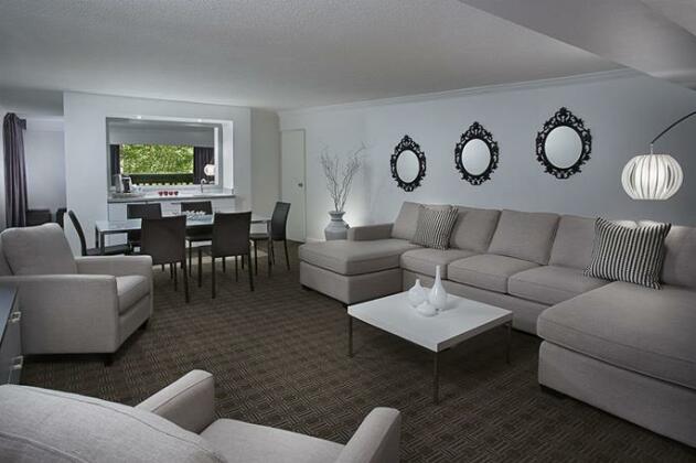 Toronto Don Valley Hotel and Suites - Photo4