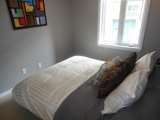 Toronto Escape - The Quartz Townhouse - Photo3