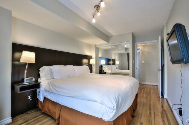 Toronto Luxury Accommodations - QWEST - Photo4