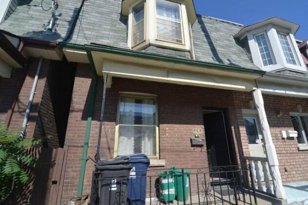 Two Bedroom Apartment in Dundas West - Photo5