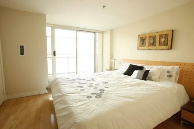 Yonge Suites Furnished Apartments - Photo5