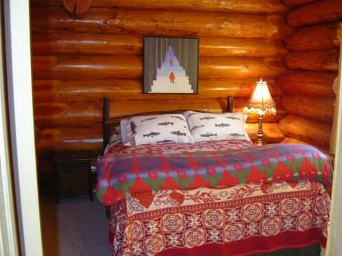 Rossland Log Cabin - Photo4