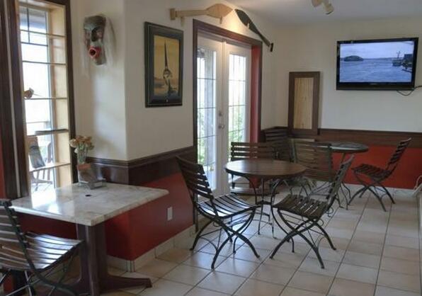 Cynamoka Coffee House and Guest Suites - Photo2