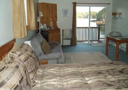 Ebb Tide Bed & Breakfast - Photo3