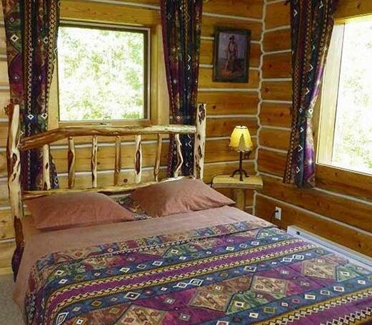 Mica Mountain Lodge & Log Cabins