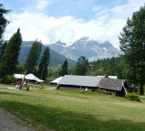 Mount Robson Heritage Cabins