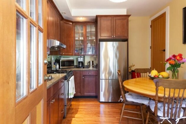 Beautiful Quiet 3BR in Posh Kitsilano - Photo3