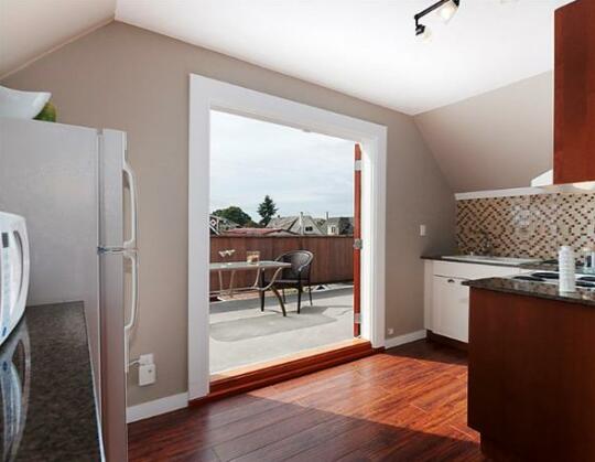 Commercial Drive Accommodations - Photo5